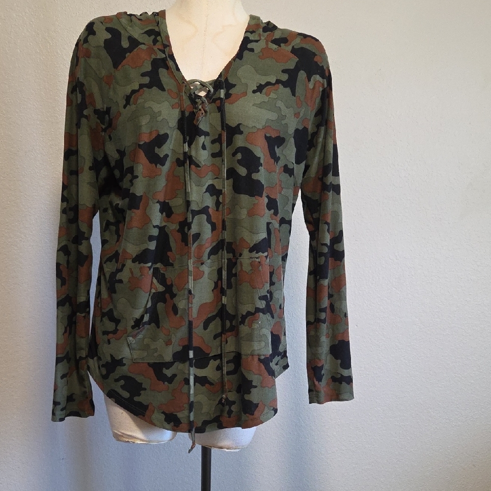 No Boundaries Green Camouflage Lace-Up Hoodie